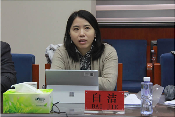 白洁与郑局长的心灵与自然之旅